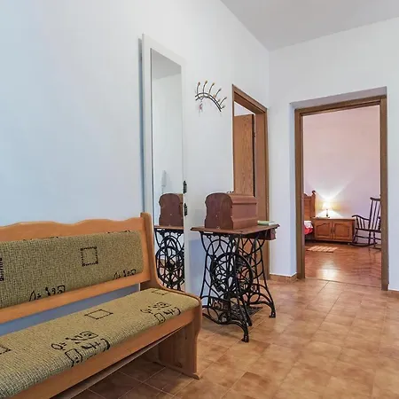 Vakantiehuis In With Wifi Ližnjan